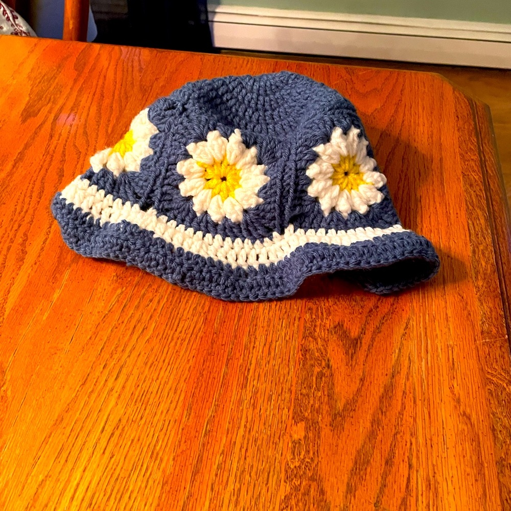 Hand crocheted Daisy Bucket hat - Picture 2 of 2